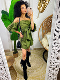 Abito con scollo a barchetta verde militare