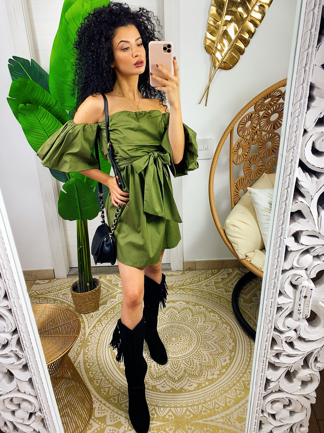 Abito con scollo a barchetta verde militare