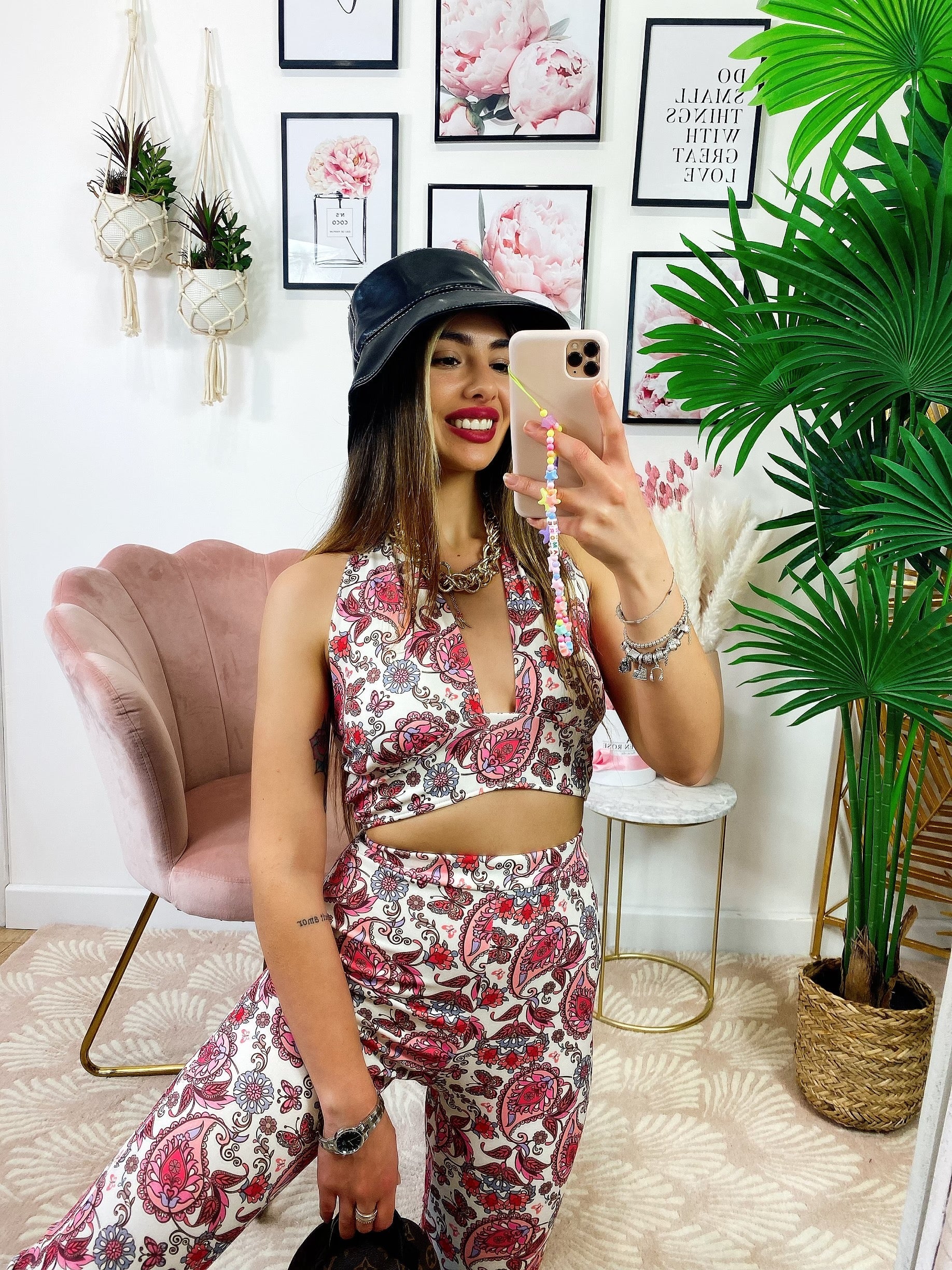 Completo top e pantalone dettaglio fucsia