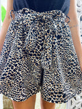 Short maculato nero e marrone