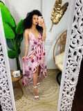 Abito con gonna asimmetrica e fiorellini rosa