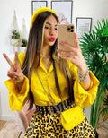 Camicia gialla con bottoni gold e borsetta