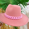 Cappello rosa con catena