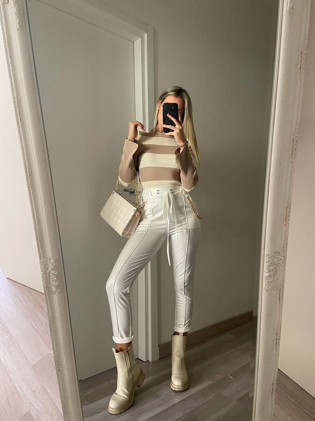 Leggins in eco-pelle con catene bianco