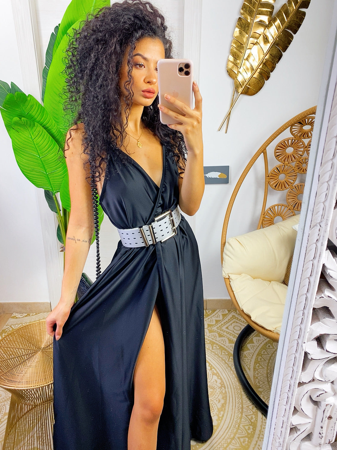 Abito in raso con maxi spacco nero