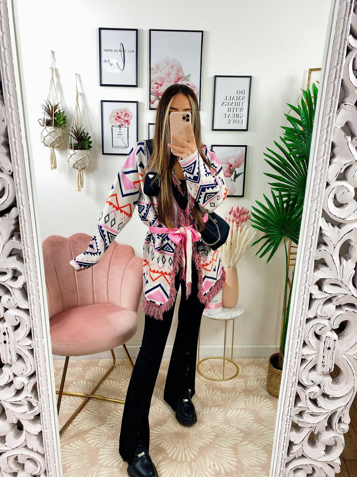 Cardigan A rombi dettagli rosa con frange e cinta