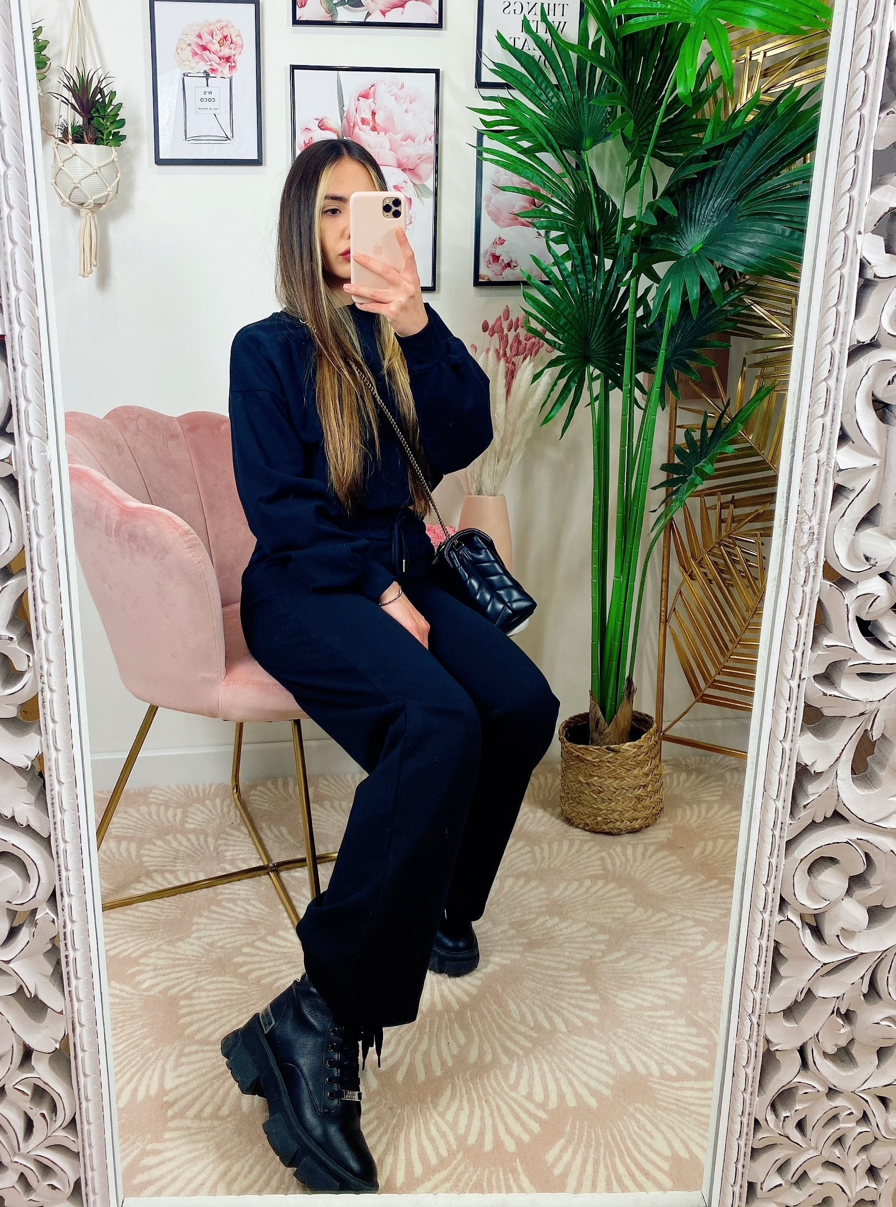 Jogger gamba larga e croptop nera