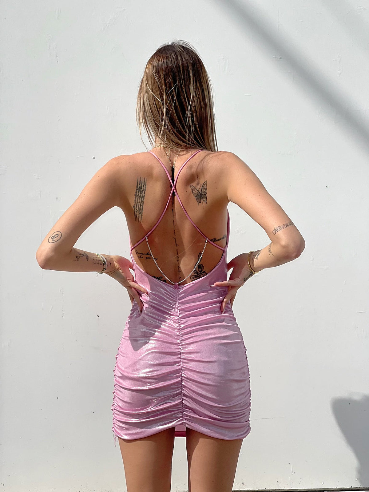Abito rosa con incrocio e push up