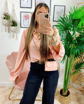 Camicia cipria con bottoni e borsetta