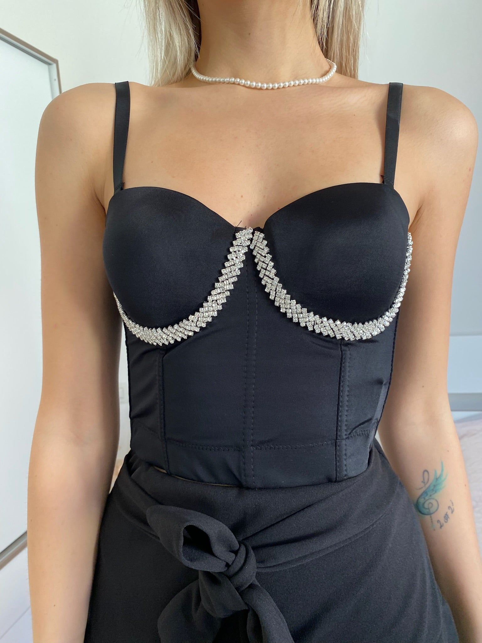 Corpino nero con strass