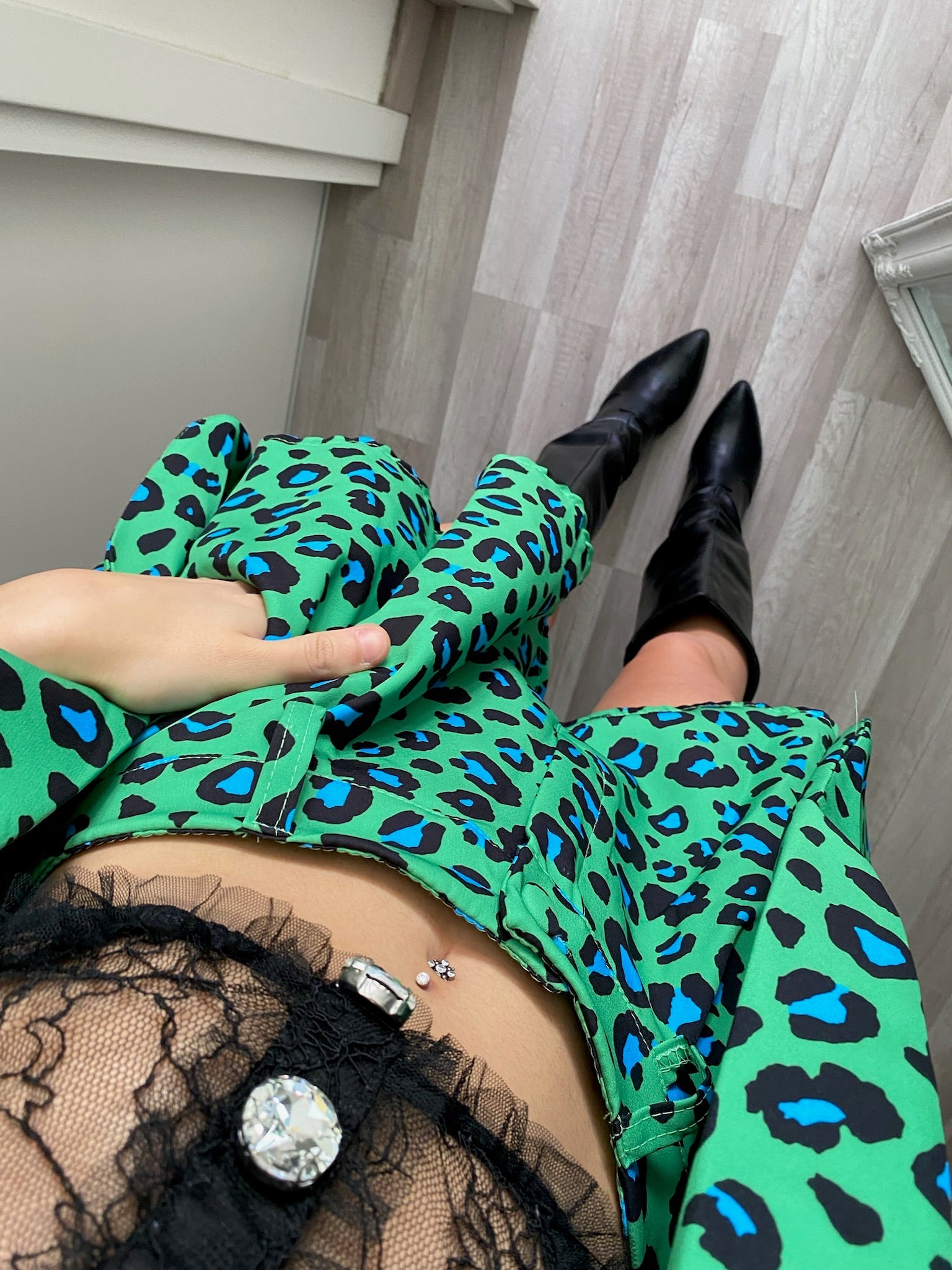 Completo giacca e Short maculato verde