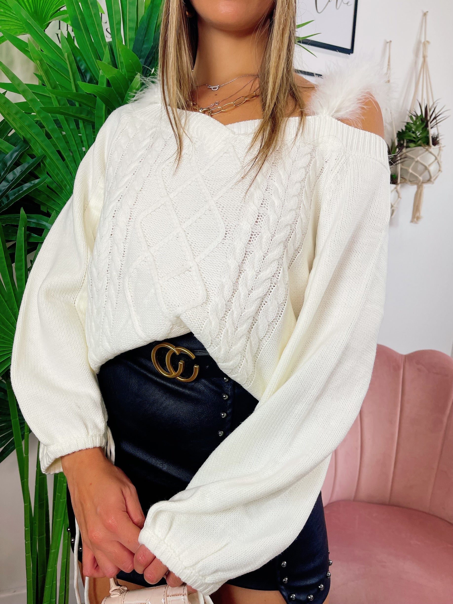 Maglione con spalline in pelo bianco