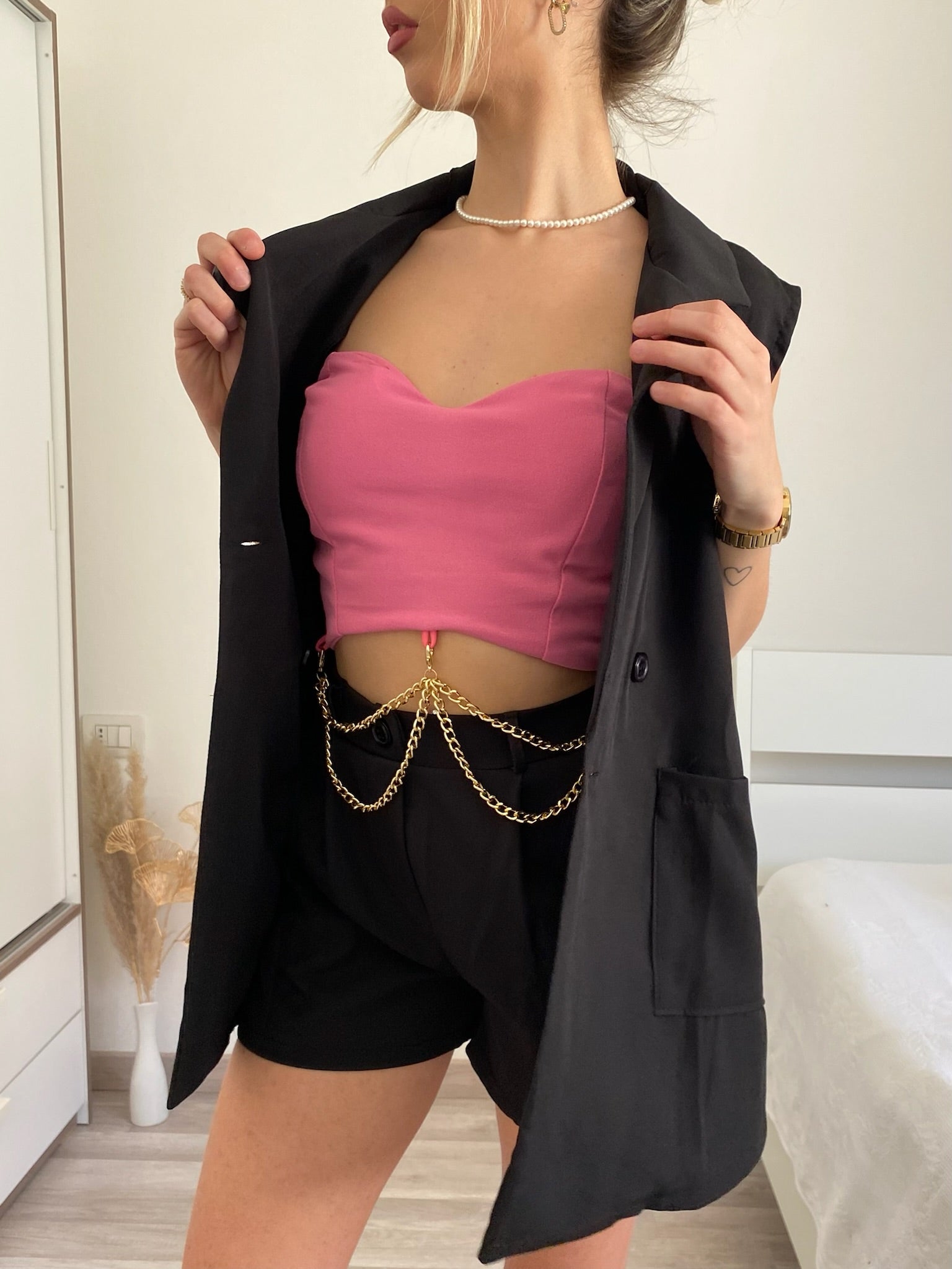Top rosa con catene oro
