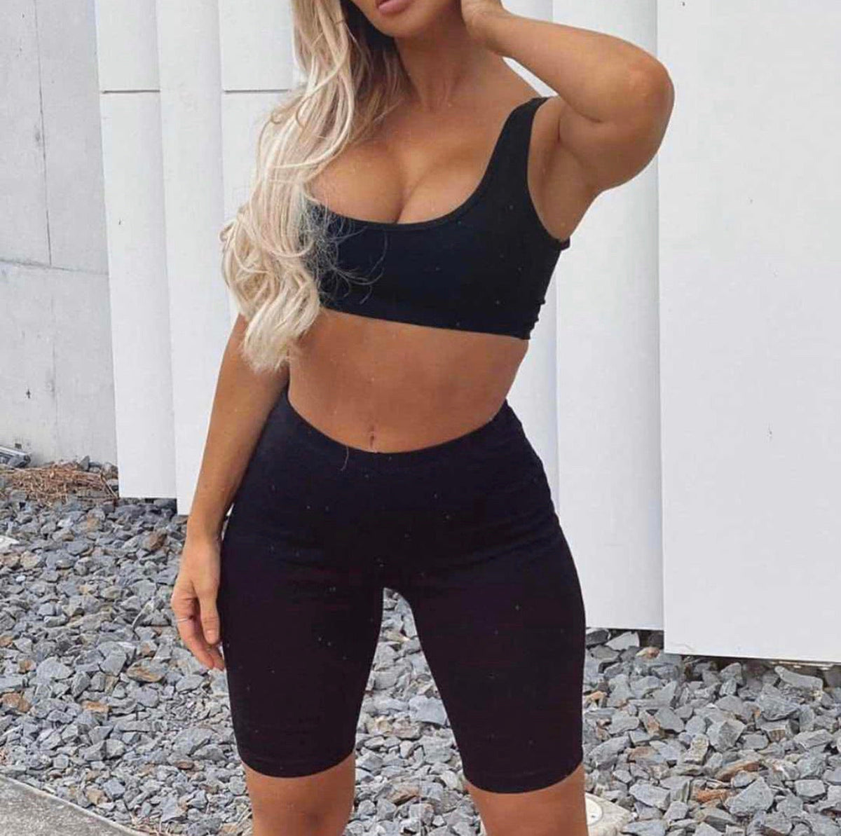 Completo sportivo top e pantaloncino aderenti