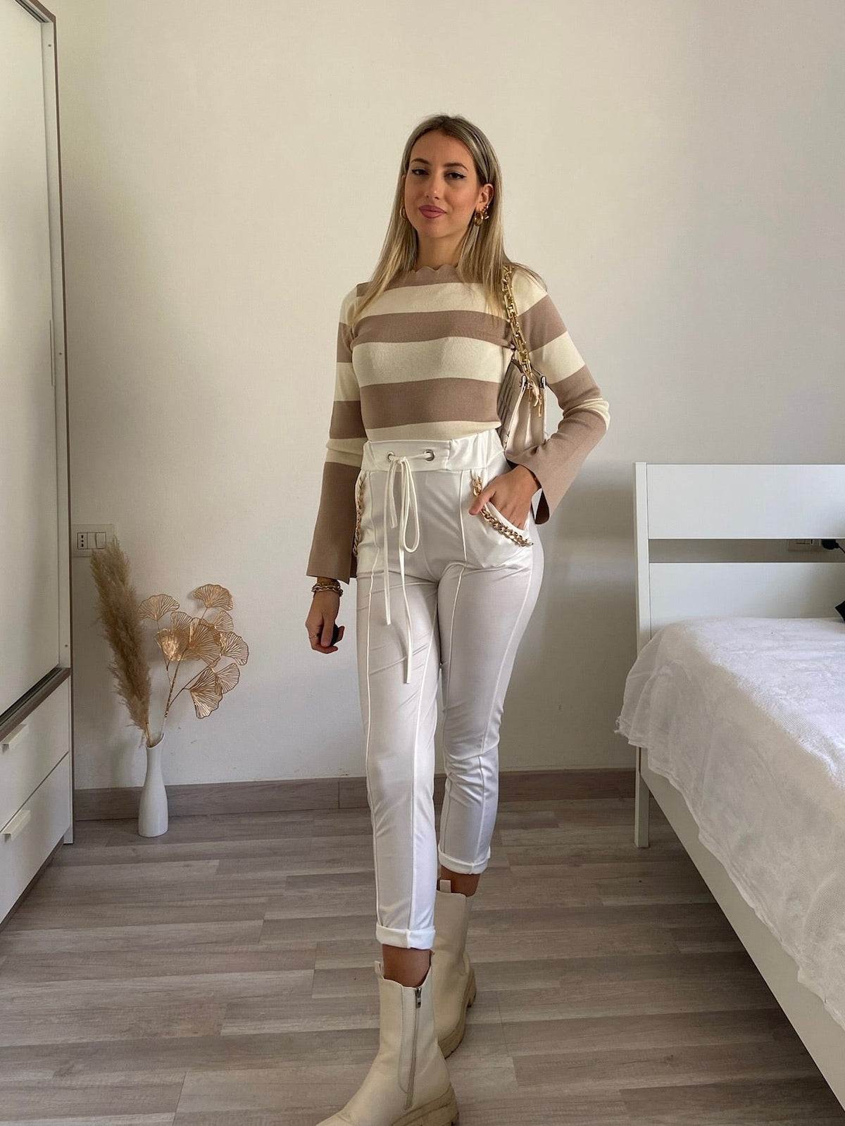 Leggins in eco-pelle con catene bianco