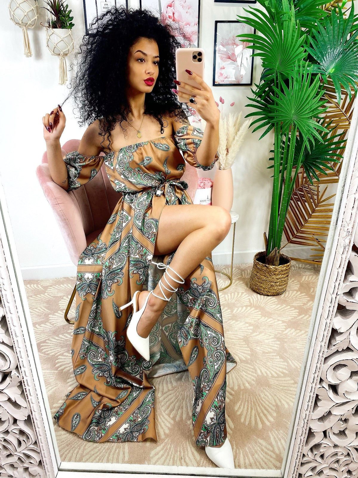 Abito in raso con maxi spacco a fantasia nude