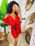 Abito in raso rosso con rouches