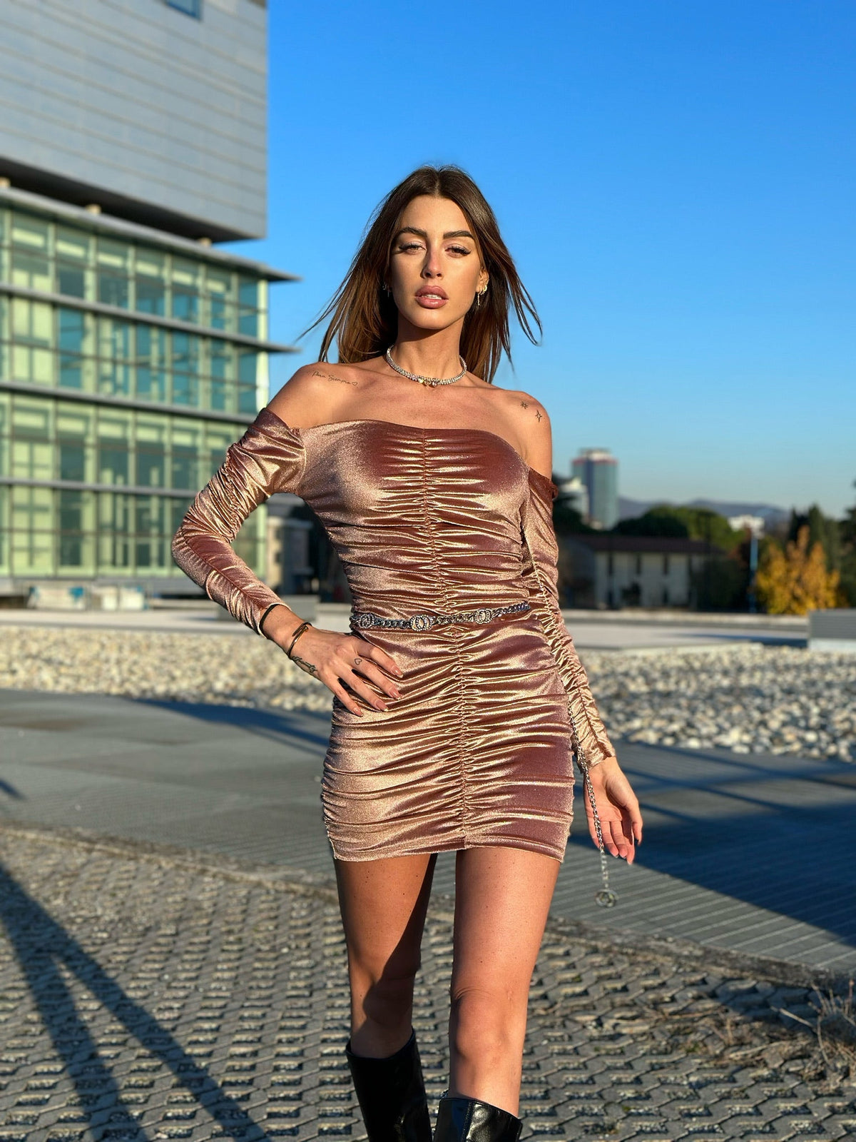 Abito in velluto glitter nude