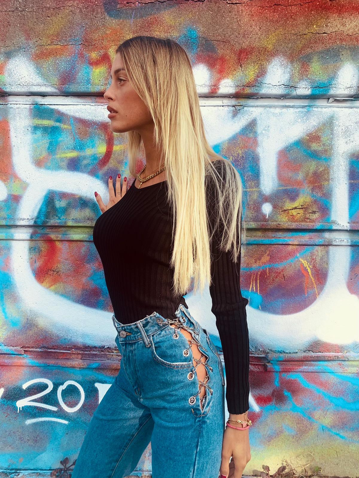 Top a costine con scollo a V