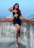 Abito nero con anelli oro