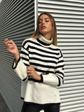 Maglione a righe collo alto