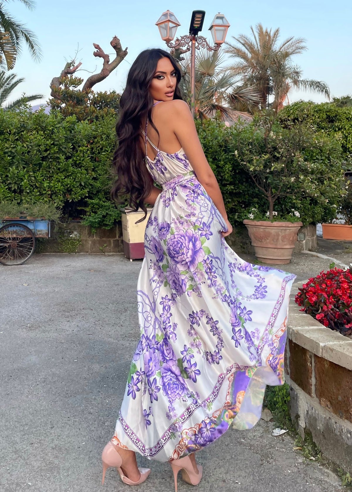 Abito con spacco fiori lilla