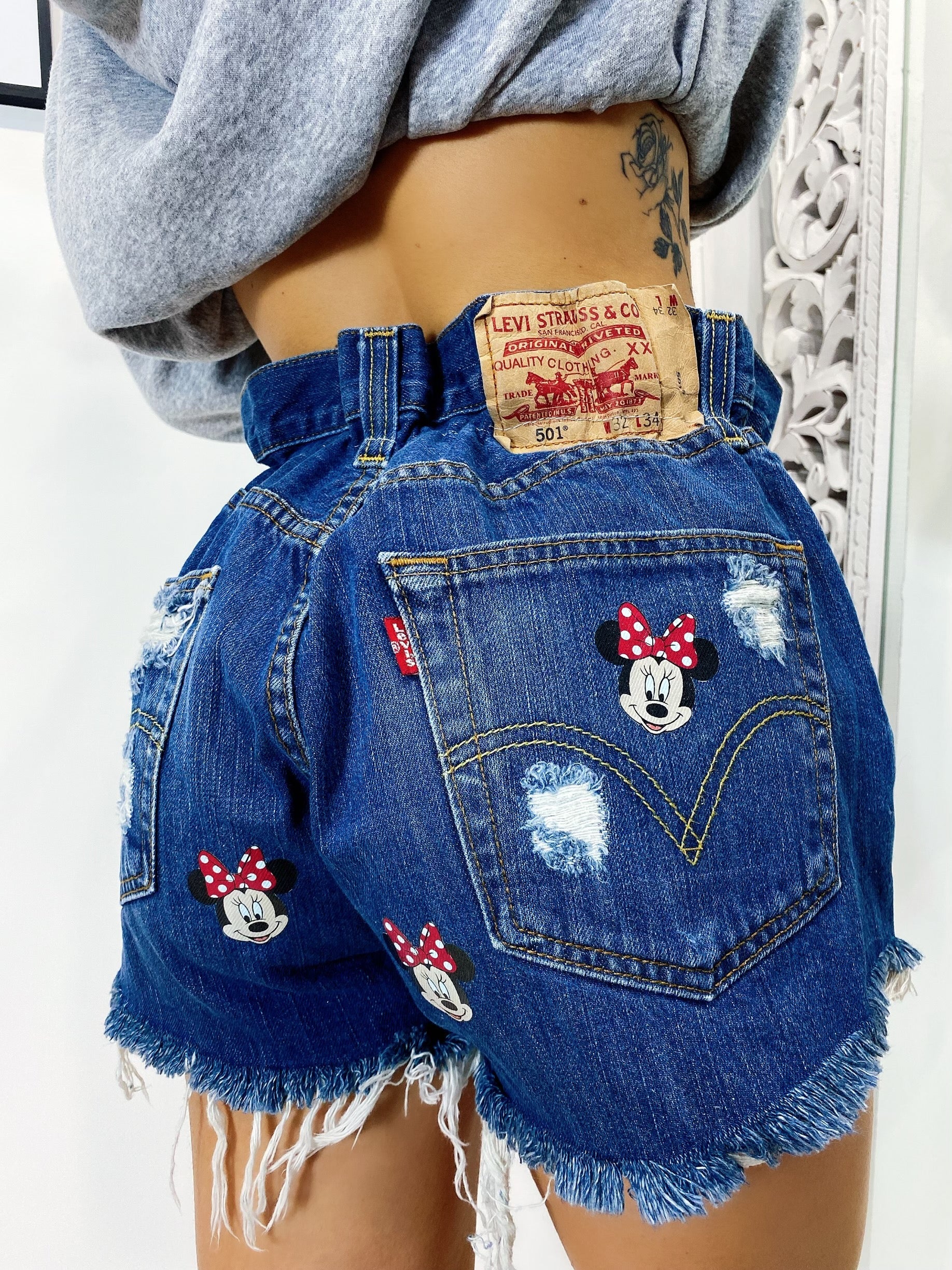 Short Levi’s Vintage con stampa topolina e strappi