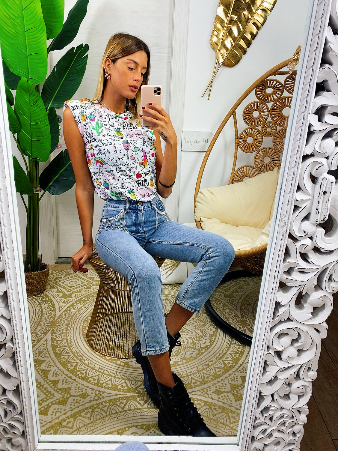 Maglia con spalline bombate e unicorni