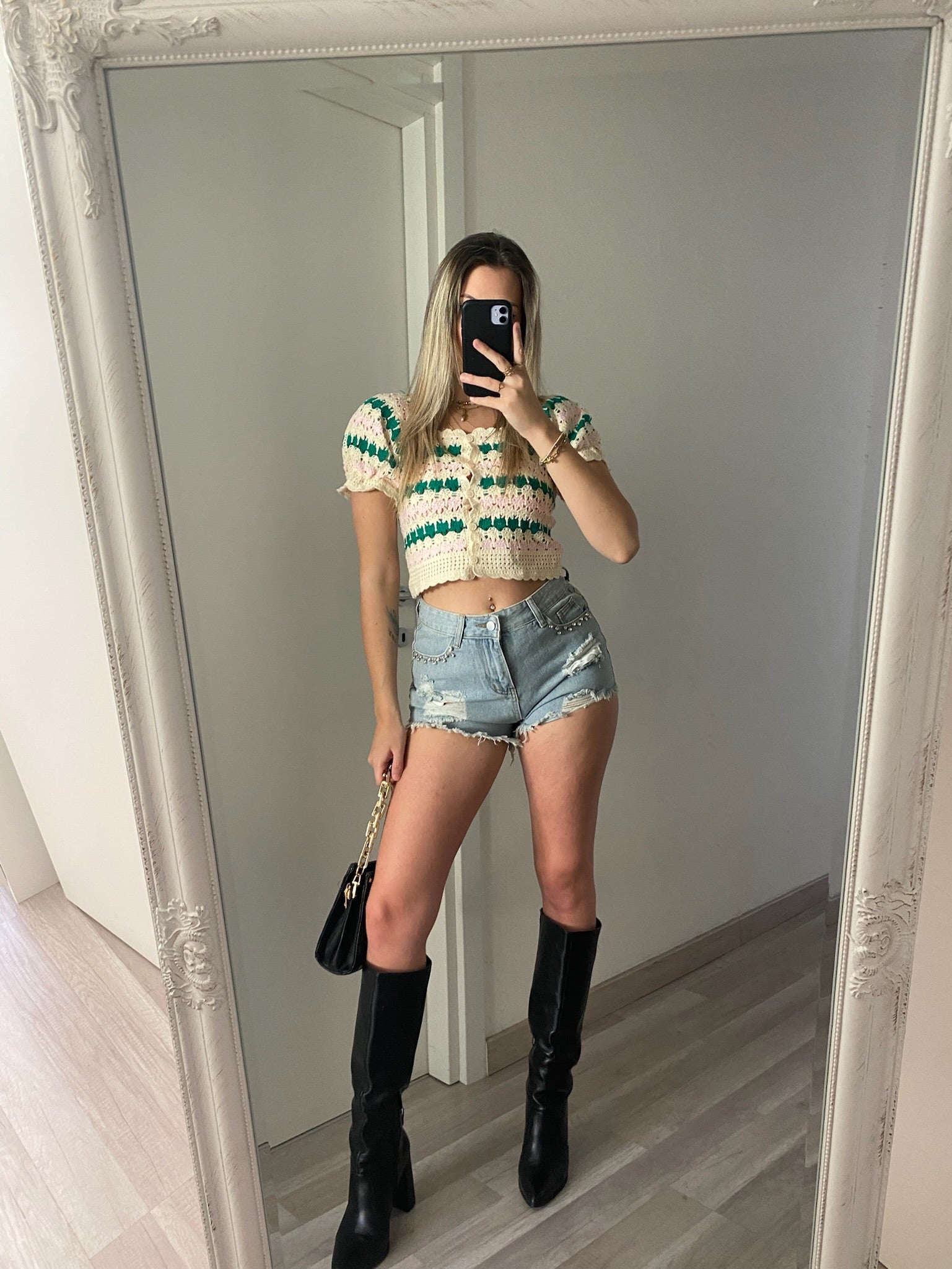 Short in jeans con strass