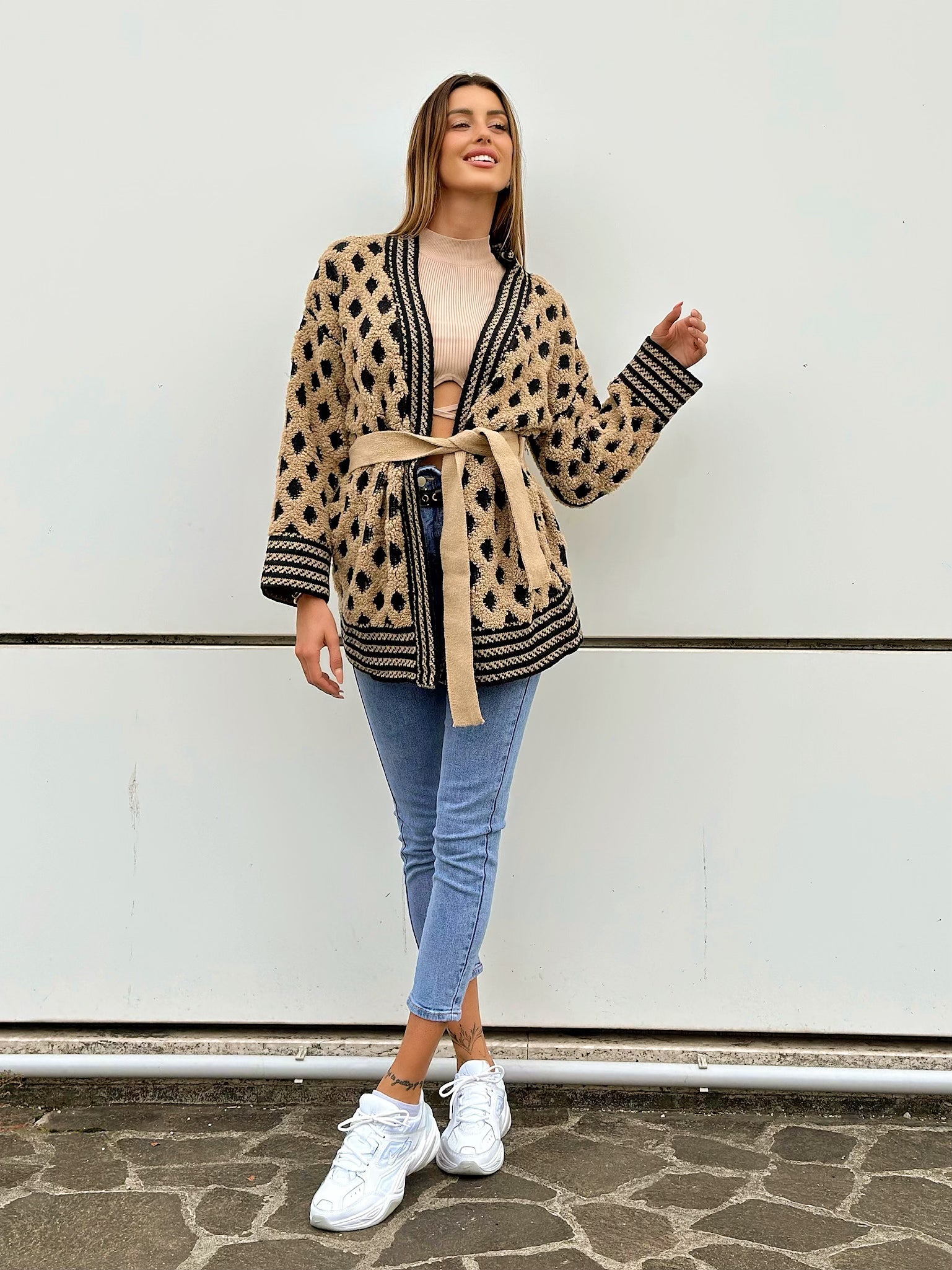 Cardigan con frange a rombi nude