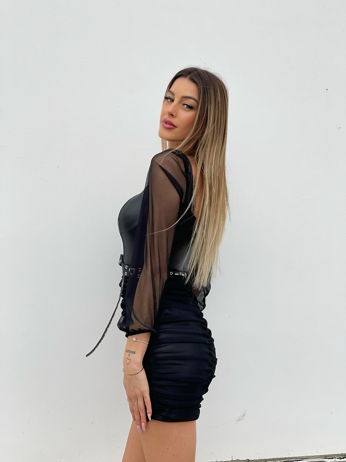Abito in ecopelle e tulle