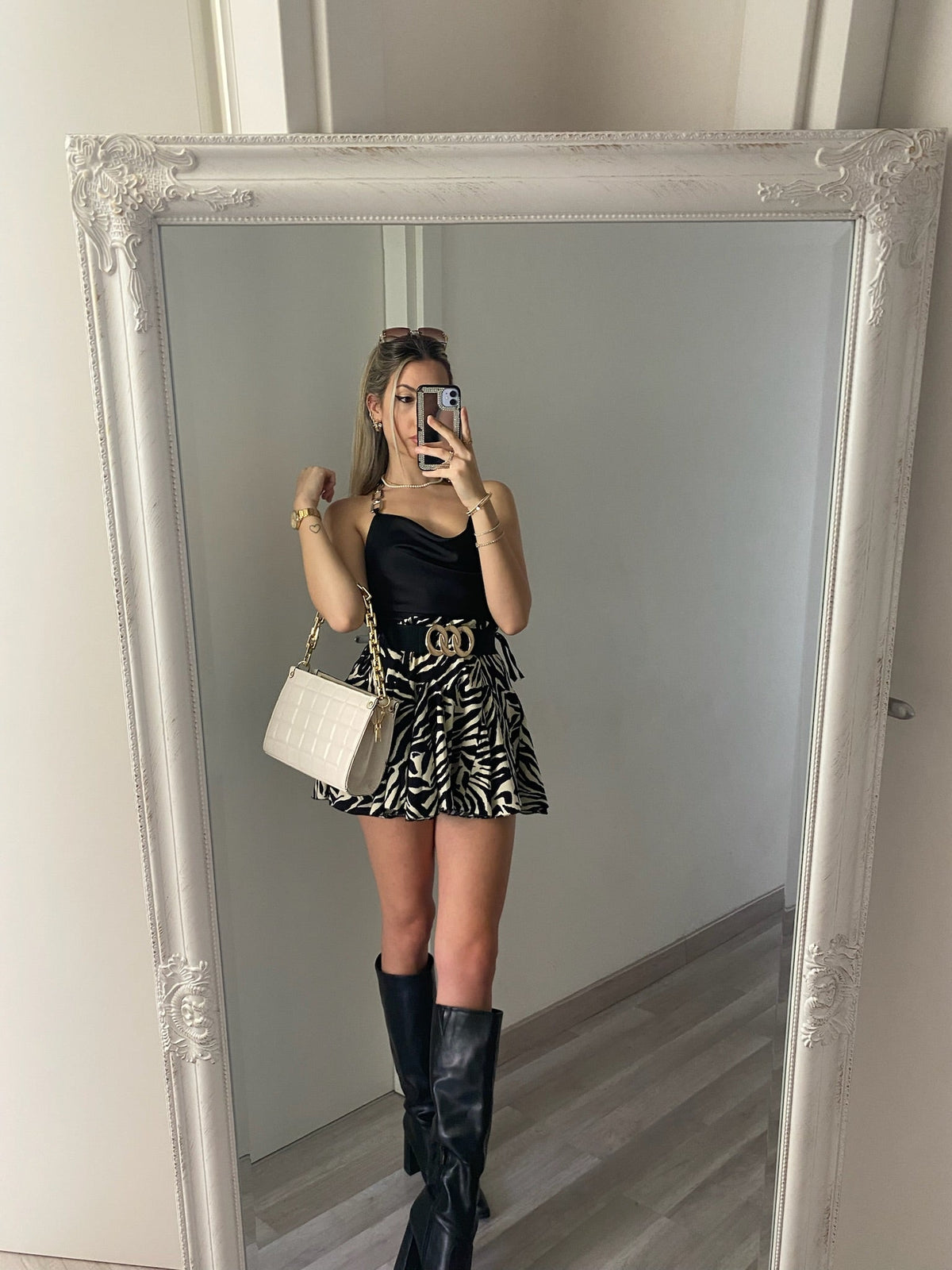 Top in raso con catena argento