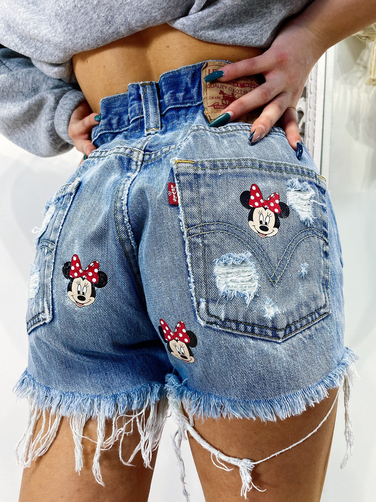 Levi’s Vintage stampa topolina e strappi bagno medio