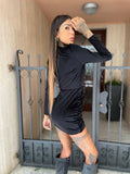 Abito in velluto nero con arricciature