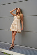 Abito corto beige con pizzo