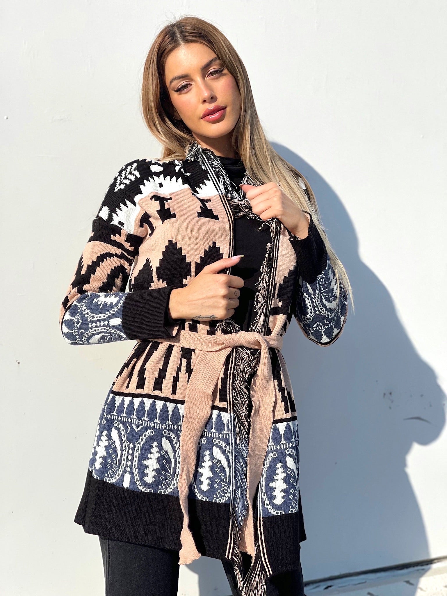 Cardigan con frange e cinta dettaglio Cipria