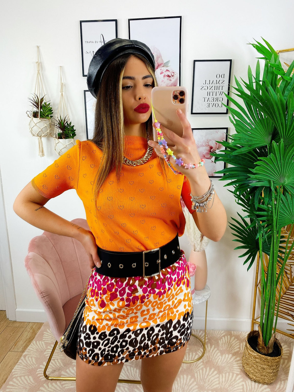 Maglia crop arancio con cuori