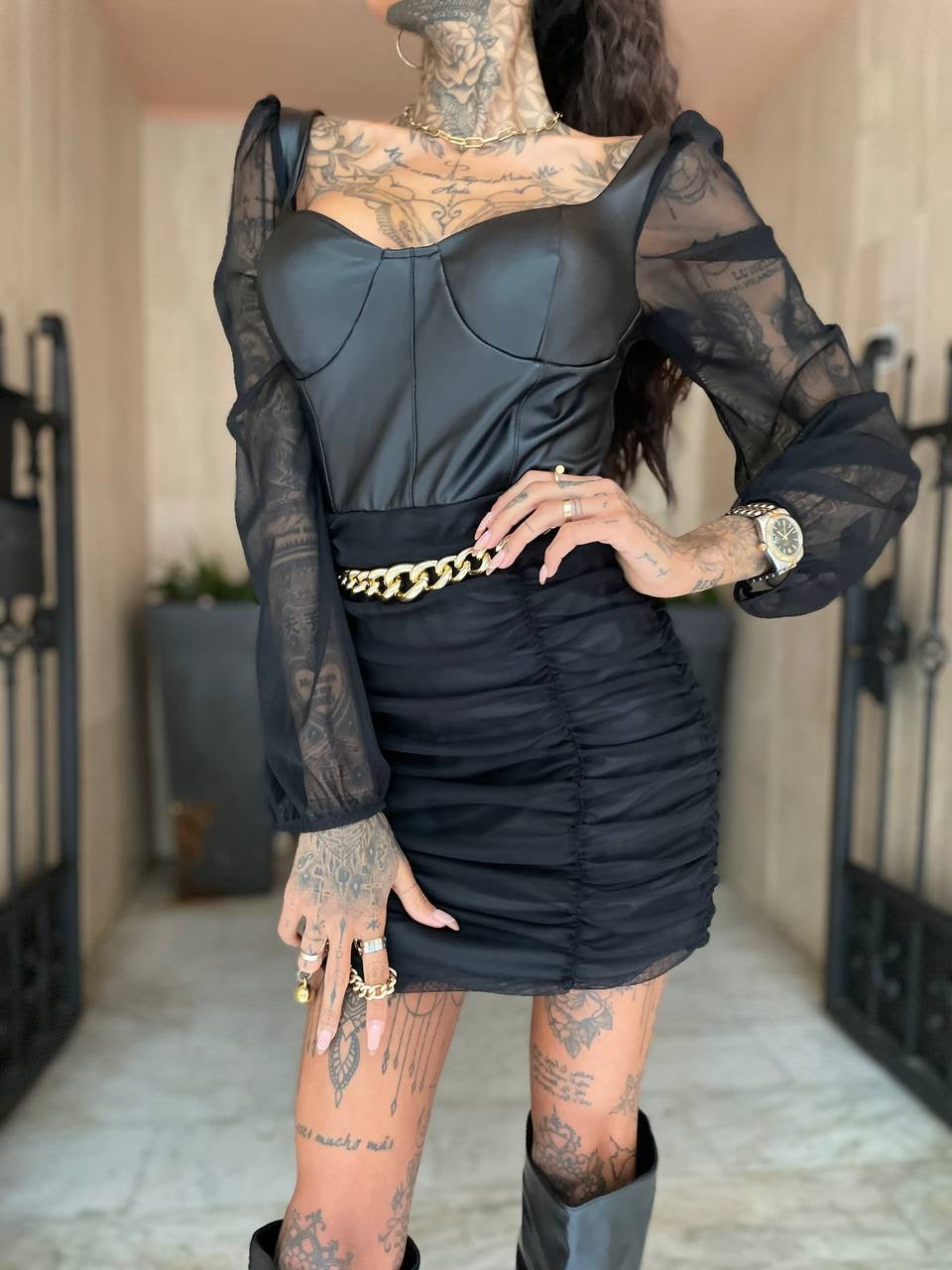 Abito in ecopelle e tulle