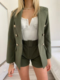 Completo giacca con bottoni e short verde militare
