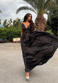 Abito in raso lungo con maxi gonna Nero
