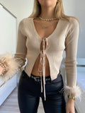 Maglia crop con piume beige