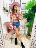Top crop con rose rosa