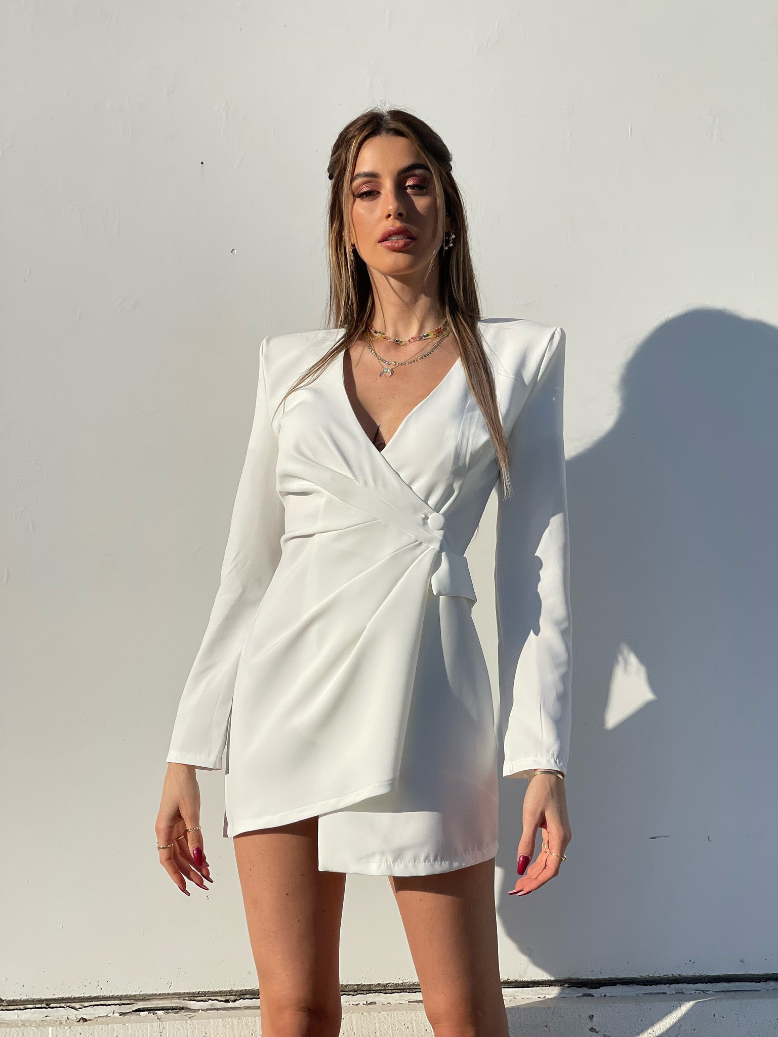 Abito a blazer con bottone bianco