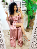 Abito in raso con maxi spacco rosa