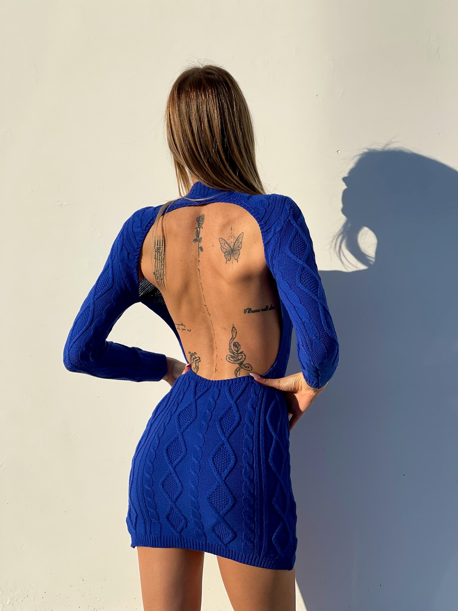 Abito a trecce schiena aperta blu elettrico