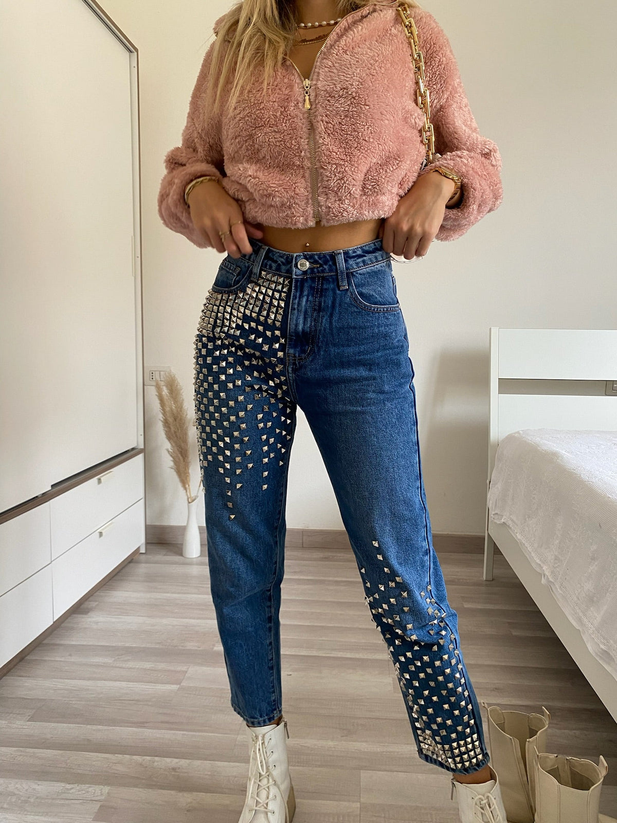 Jeans con borchie