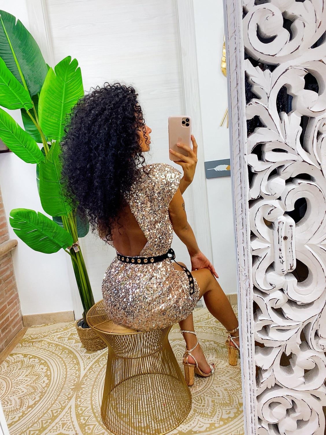 Abito smanicato con paillettes cipria