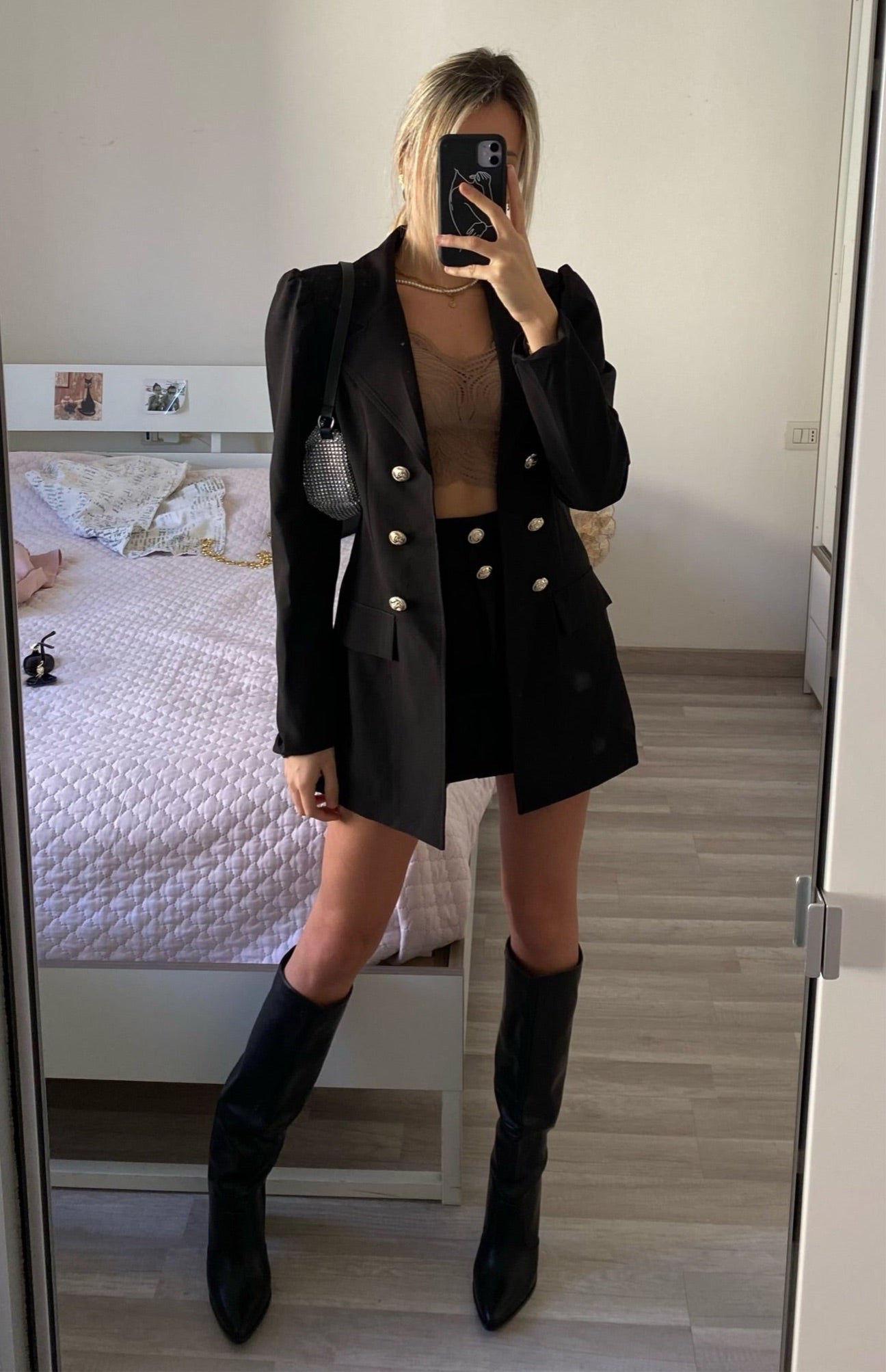 Completo giacca e gonna bottoni oro nero