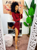 Abito midi Bordeaux con borchie e spacco