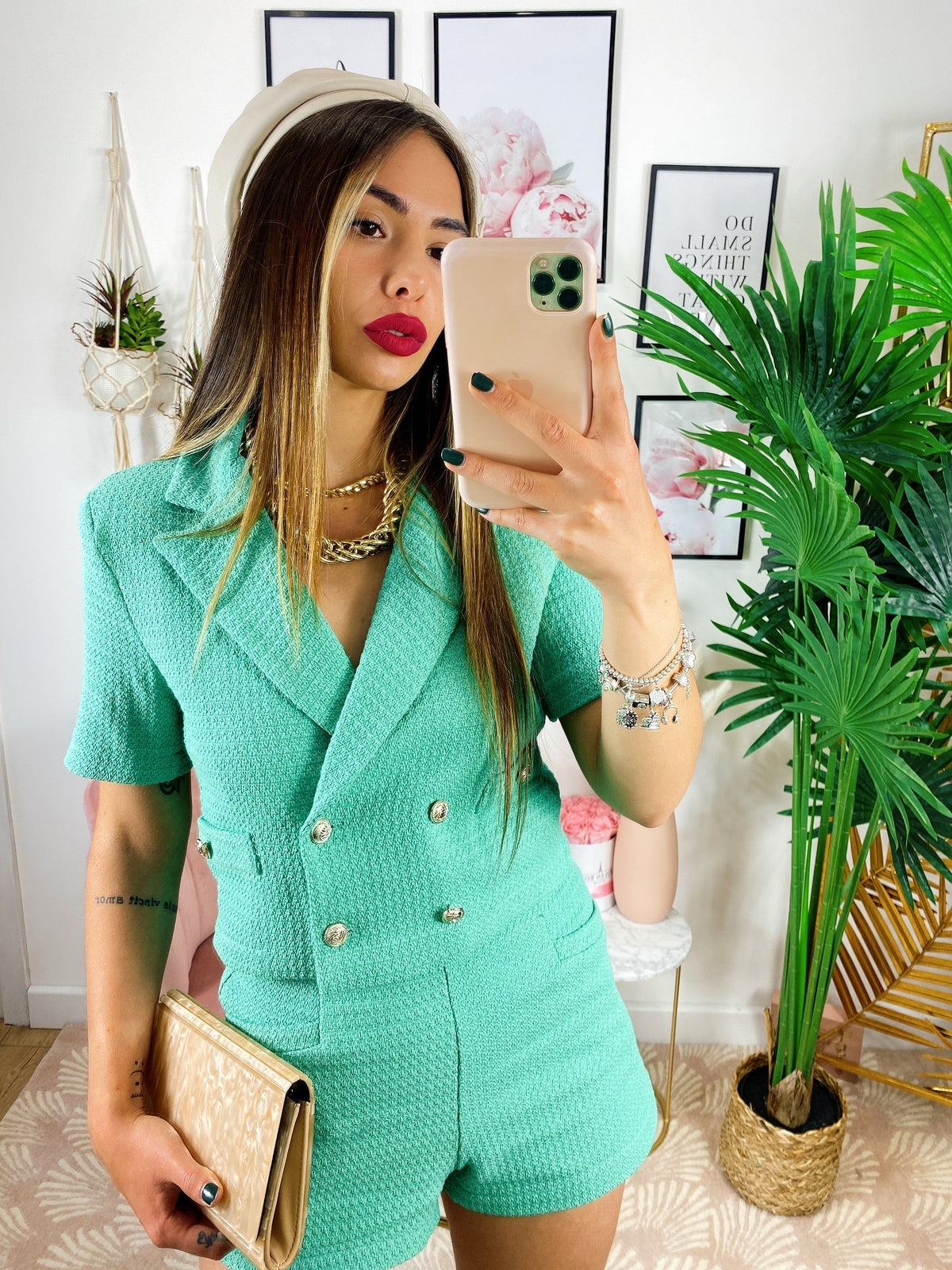 Completo verde con bottoni oro